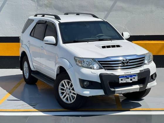 TOYOTA HILUX SW4 3.0 SRV 4X4 7 LUGARES 16V TURBO INTERCOOLER DIESEL 4P AUTOMÁTICO